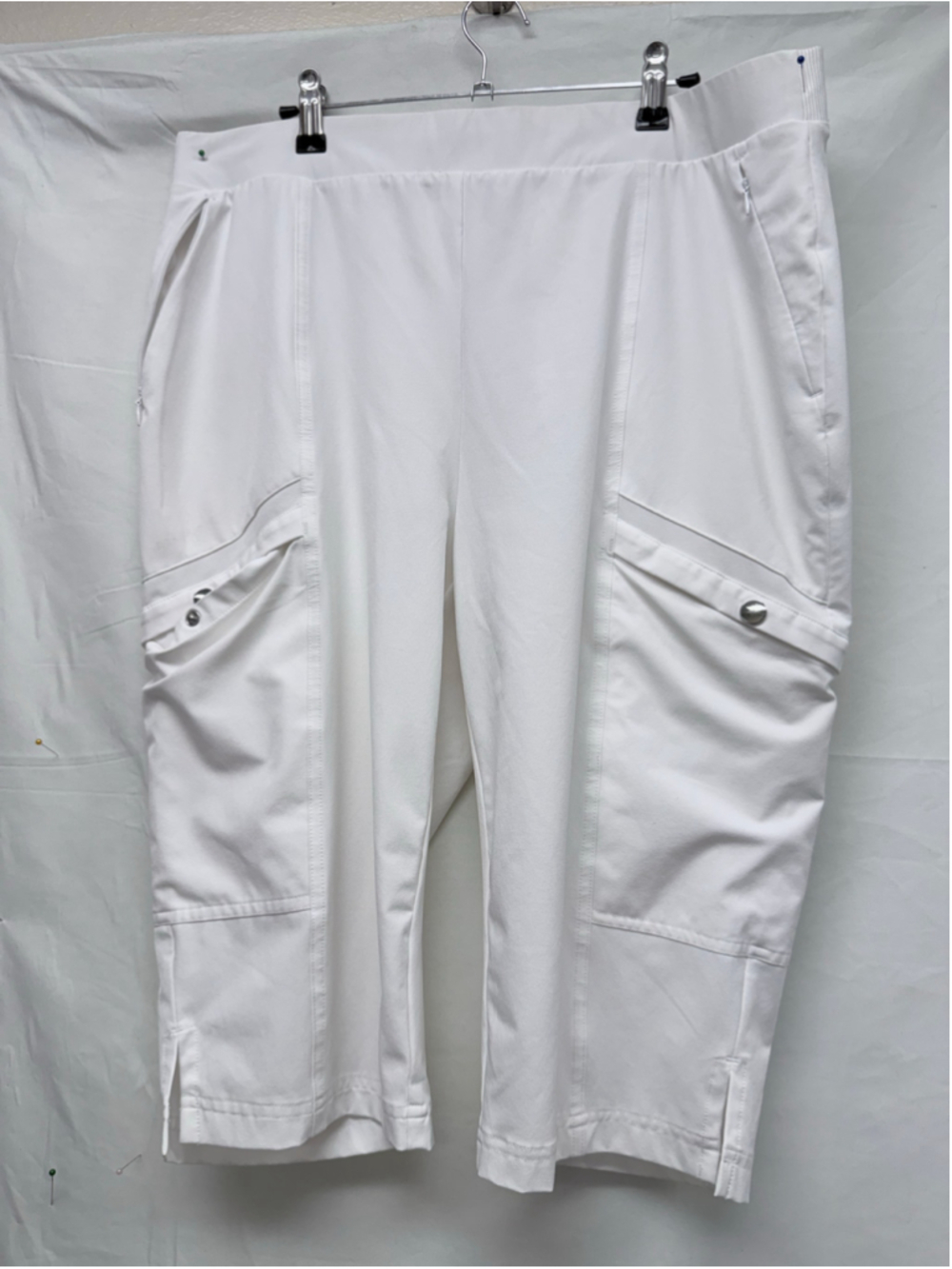 Women's Chicos White Cropped Cargo Pants Size L